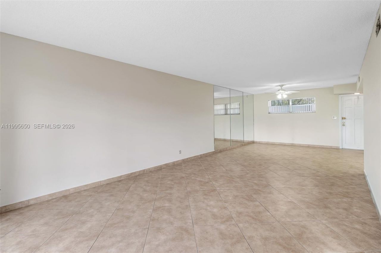 9820 S Hollybrook Lake Dr, Unit 106, Pembroke Pines, FL 33025 Photo