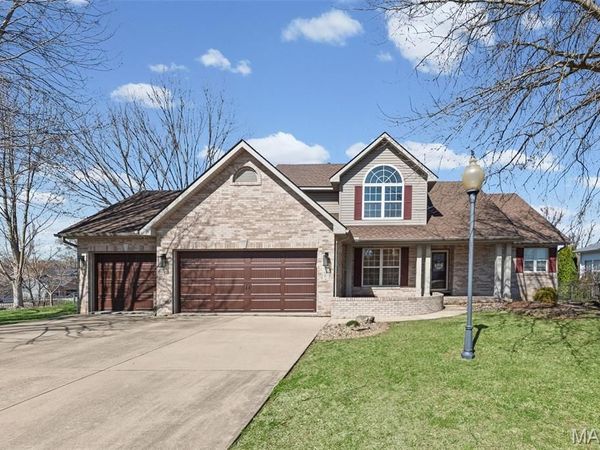 121 Somerset Drive , Glen Carbon, IL 62034