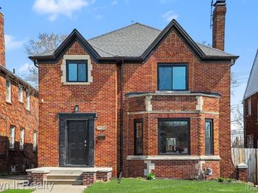 17150 Santa Barbara Drive, Detroit, MI 48221