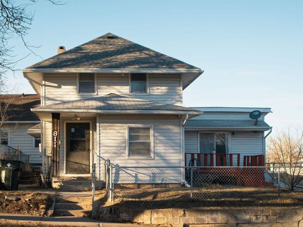 811 12th St, Sioux City, IA 51105
