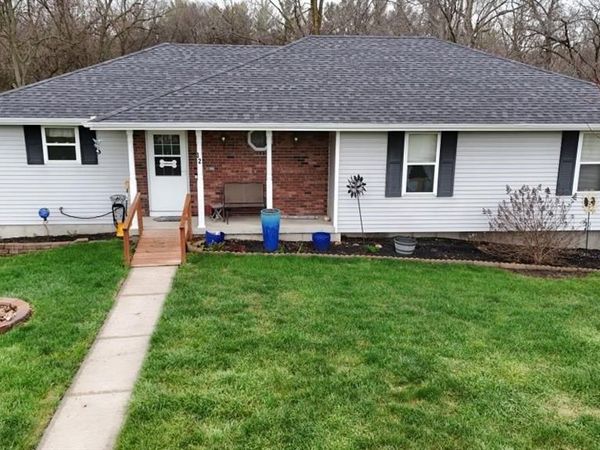 32 Mackenzie Drive, St Joseph, MO 64503