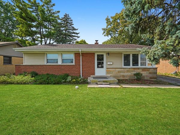 706 N Main Street , Mount Prospect, IL 60056