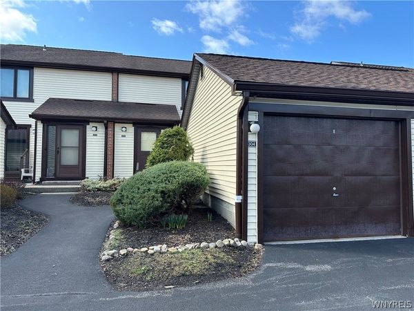 304 Charlesgate Circle, Amherst, NY 14051