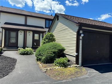 304 Charlesgate Circle, Amherst, NY 14051