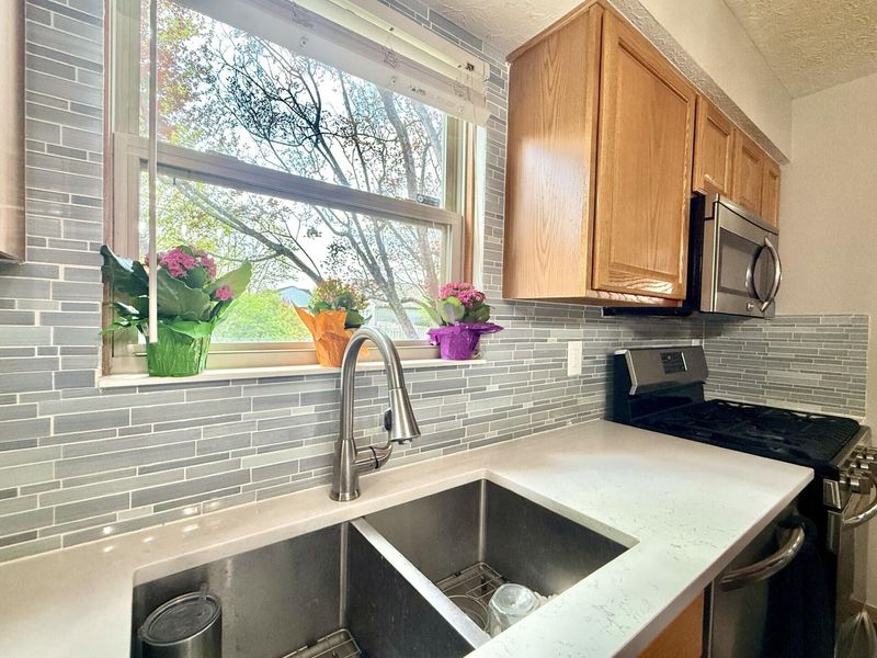 4593 Edgarton Drive, Grove City, OH 43123 Photo 2