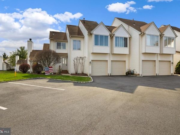 8 RUSSELL COURT , MONTVILLE, NJ 07045