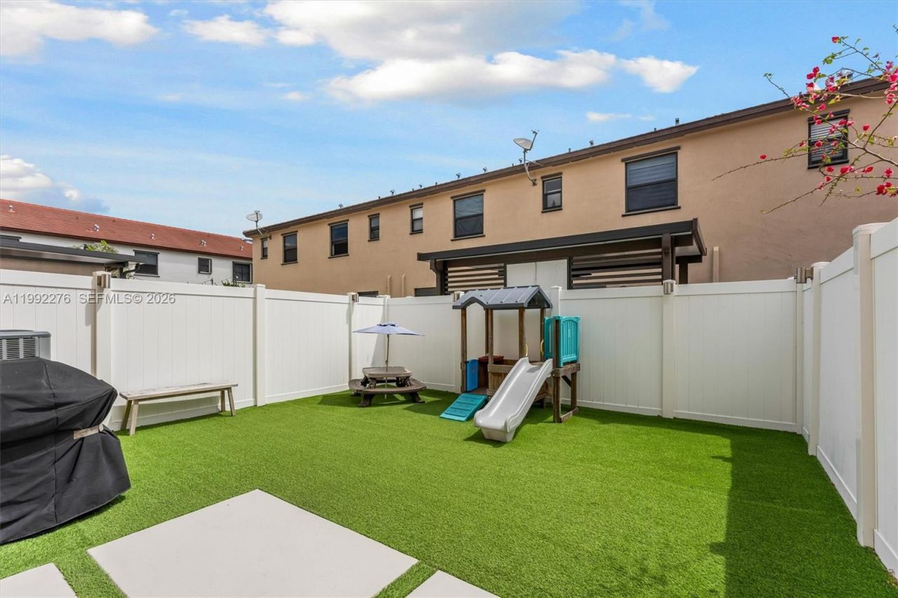 10487 W 34th Ct, Hialeah, FL 33018 Photo