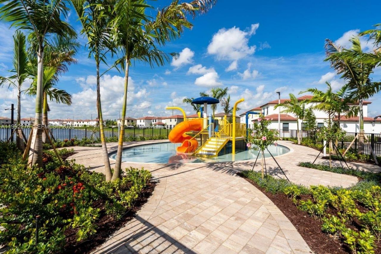 10487 W 34th Ct, Hialeah, FL 33018 Photo