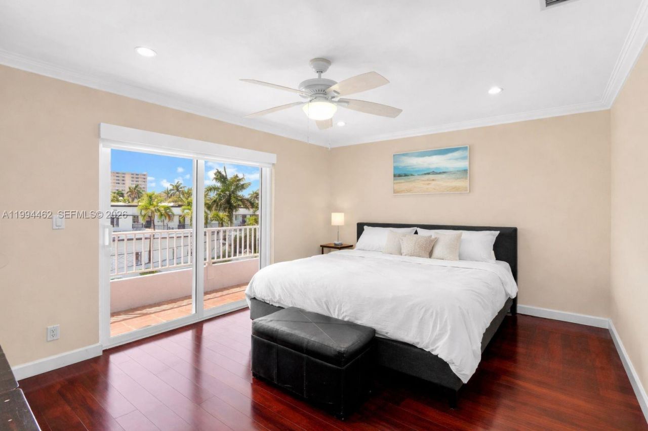 335 Virginia St , Hollywood, FL 33019 Photo