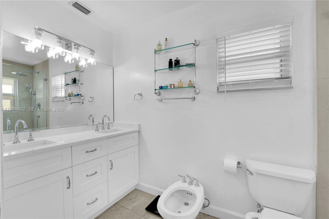 335 Virginia St , Hollywood, FL 33019 Photo