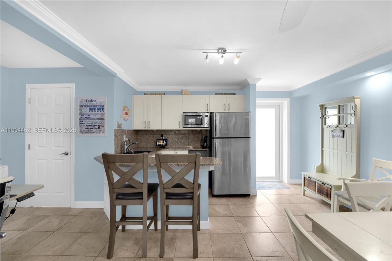 335 Virginia St , Hollywood, FL 33019 Photo