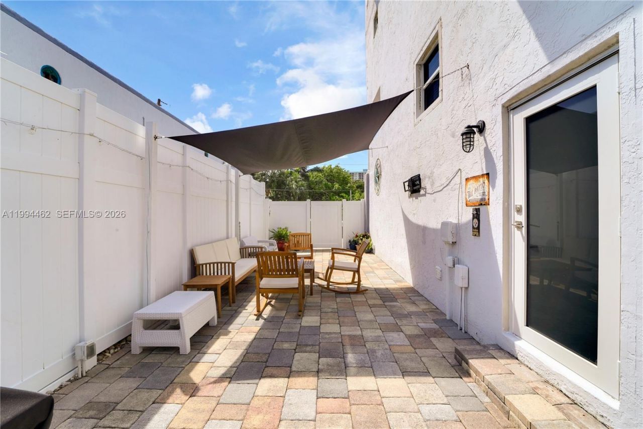 335 Virginia St , Hollywood, FL 33019 Photo