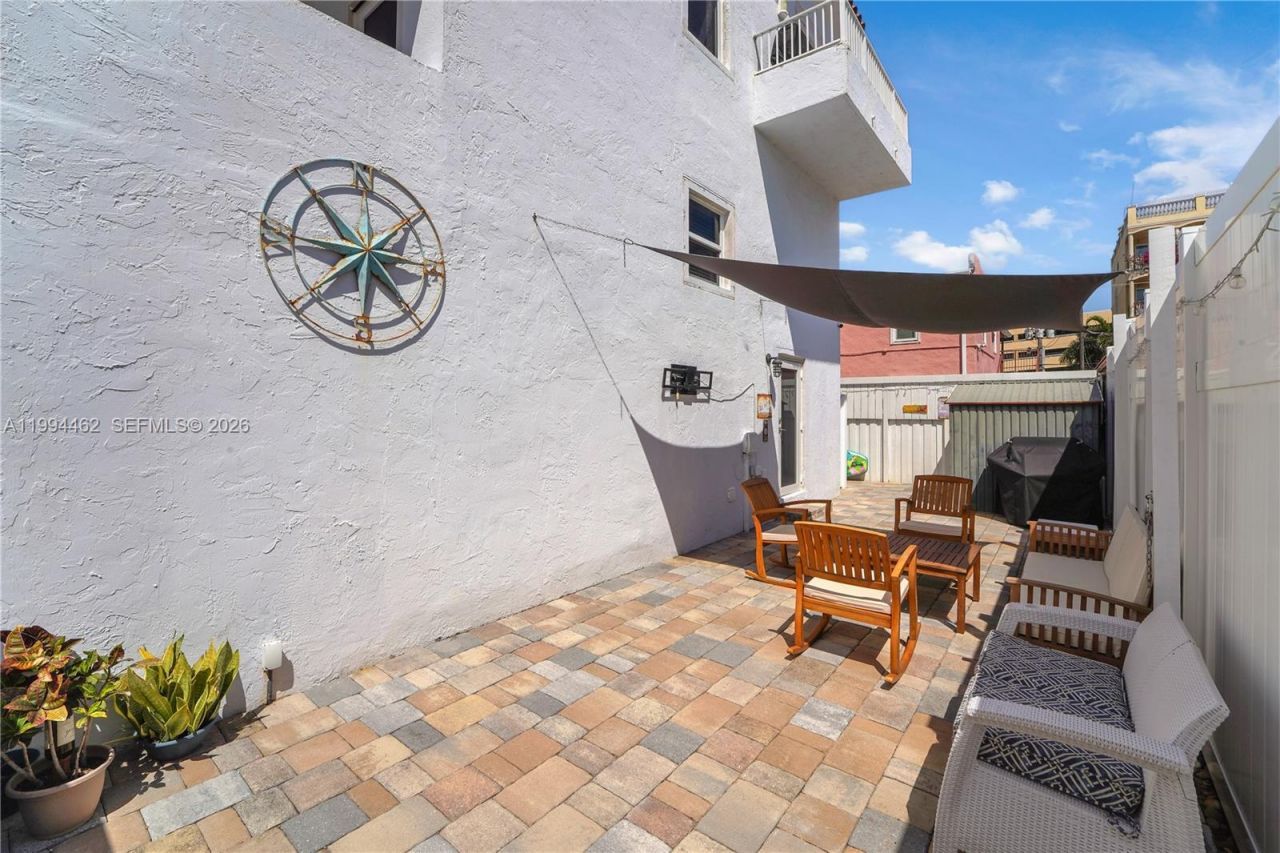 335 Virginia St, Hollywood, FL 33019 Photo