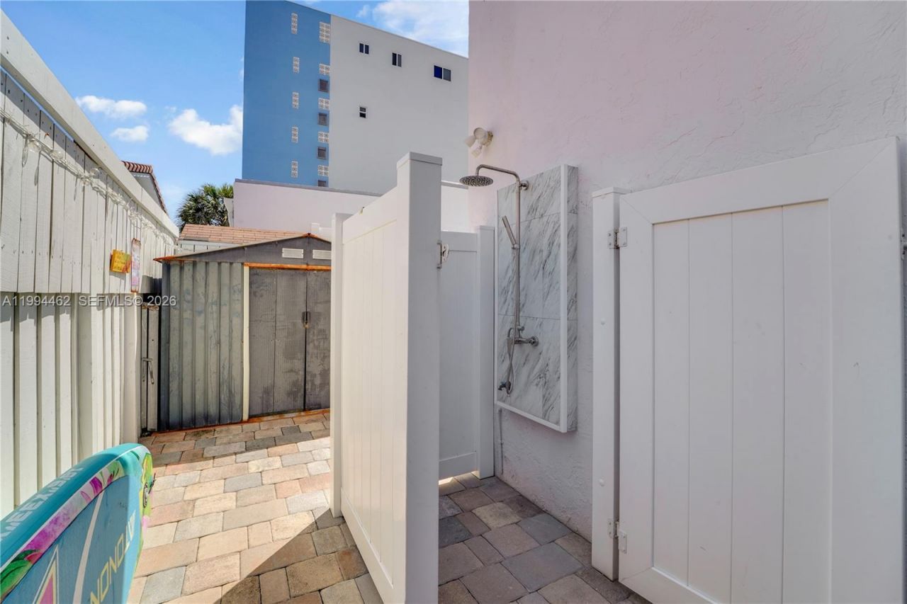 335 Virginia St, Hollywood, FL 33019 Photo