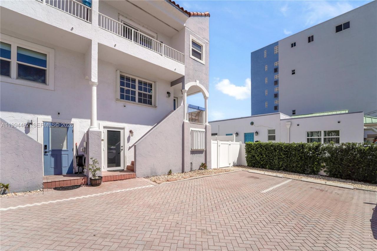 335 Virginia St, Hollywood, FL 33019 Photo