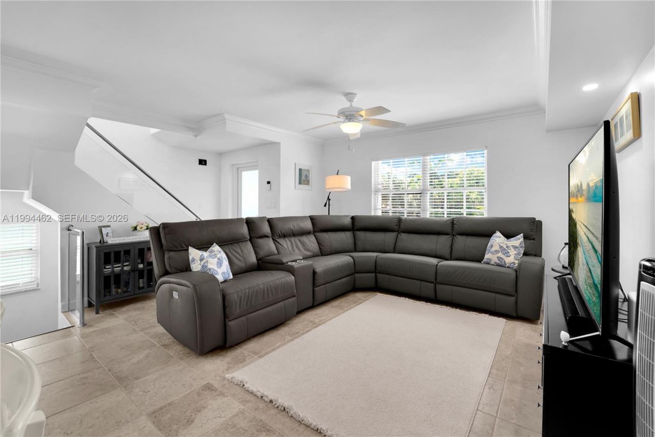 335 Virginia St , Hollywood, FL 33019 Photo