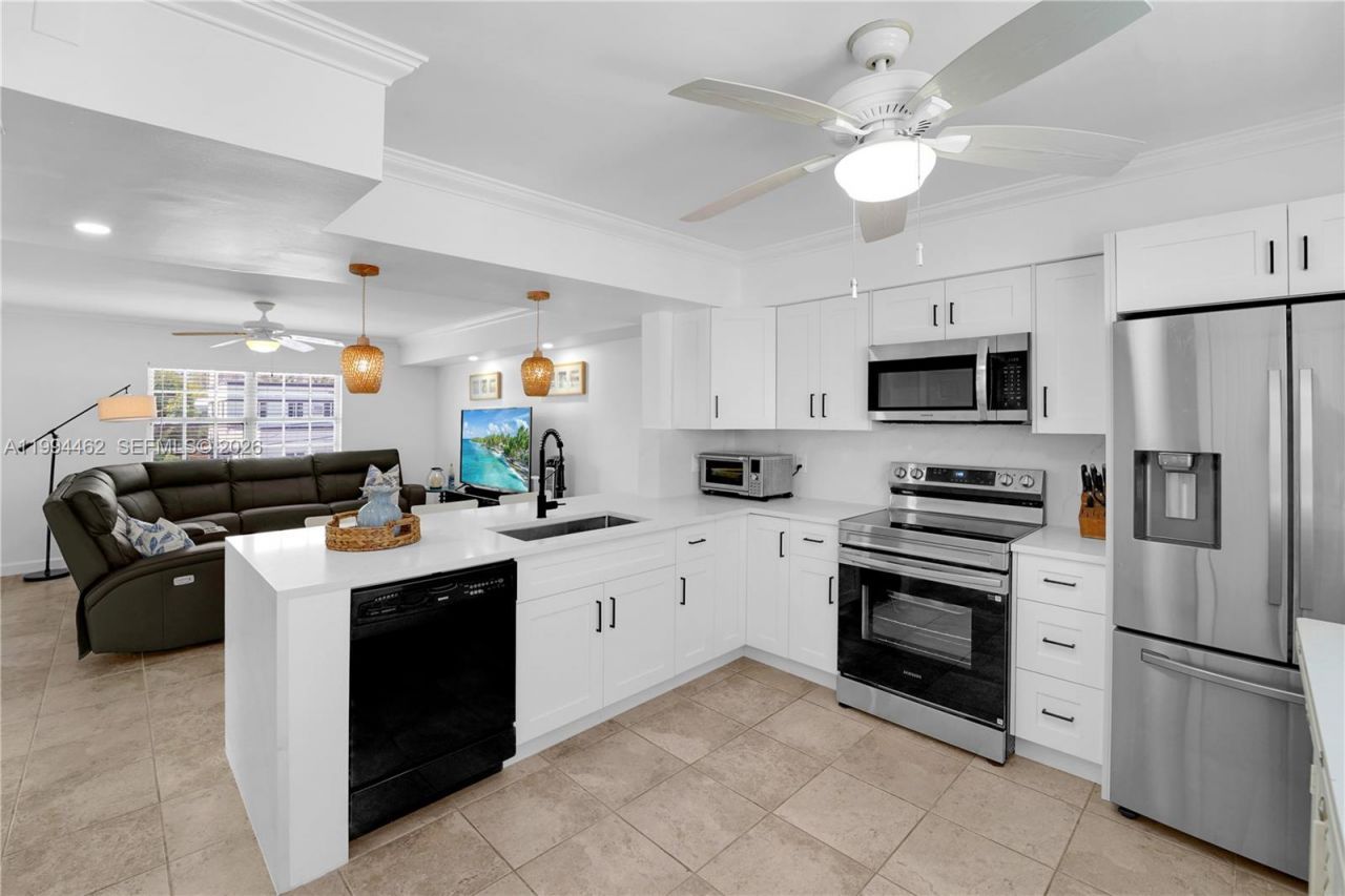 335 Virginia St , Hollywood, FL 33019 Photo