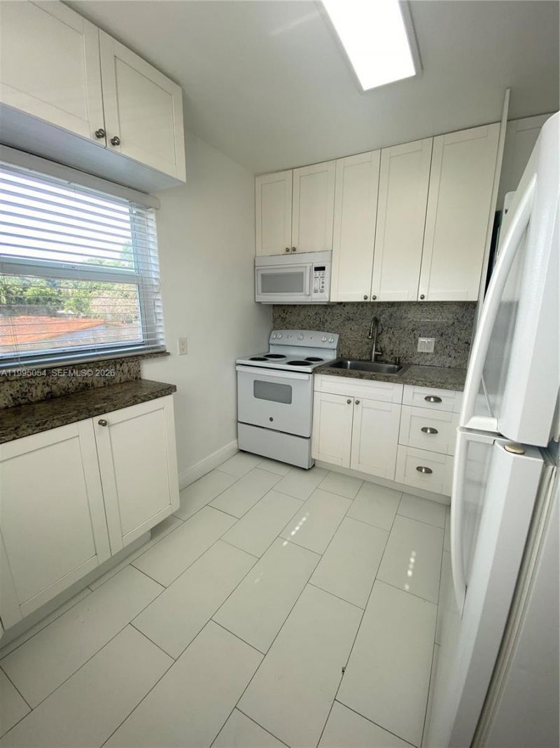 2833 SW 38th Ave, Unit 2833, Miami, FL 33134 Photo