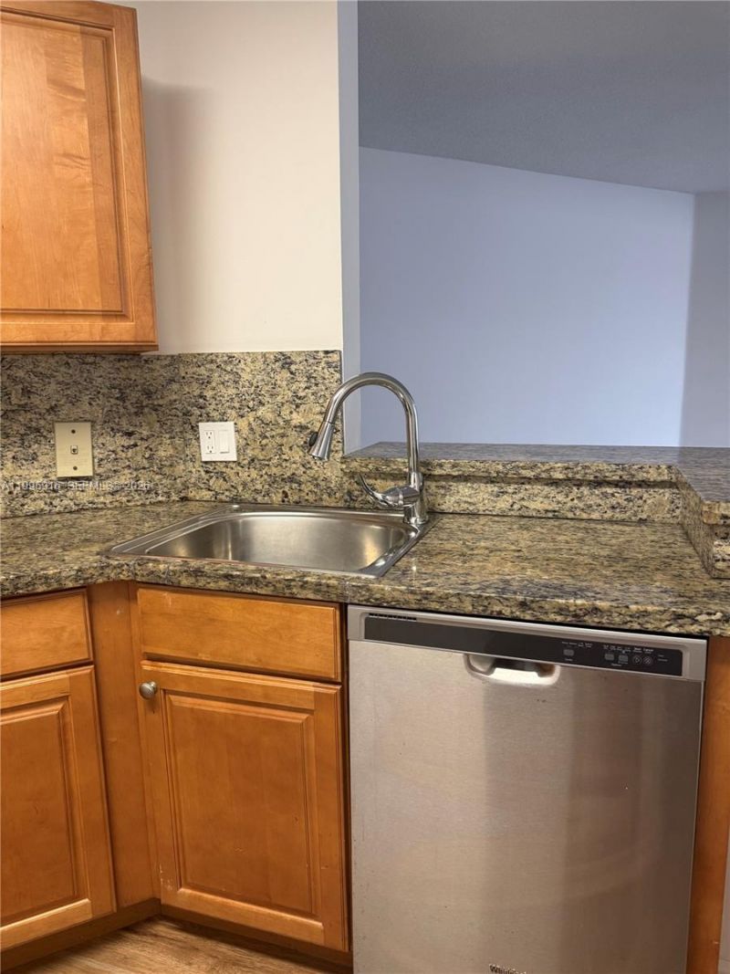 6276 NW 186th St , Unit 207, Hialeah, FL 33015 Photo