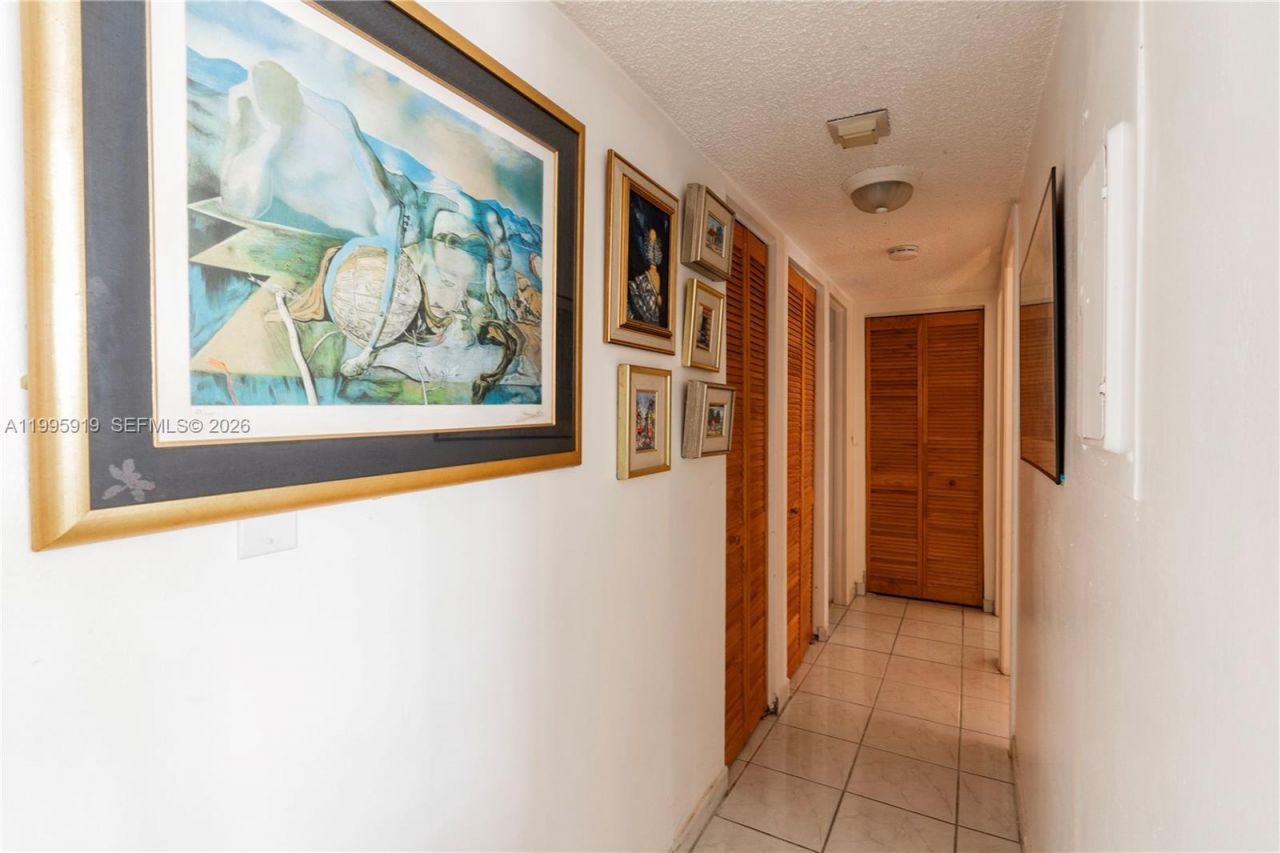 1440 Brickell Bay Dr, Unit 203, Miami, FL 33131 Photo