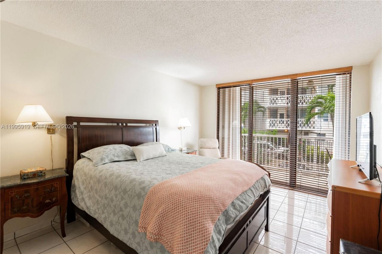 1440 Brickell Bay Dr, Unit 203, Miami, FL 33131 Photo