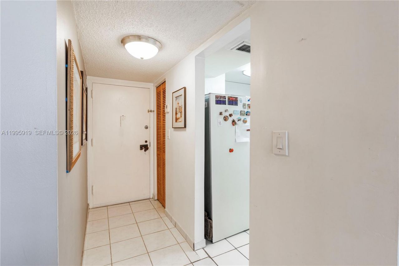 1440 Brickell Bay Dr, Unit 203, Miami, FL 33131 Photo