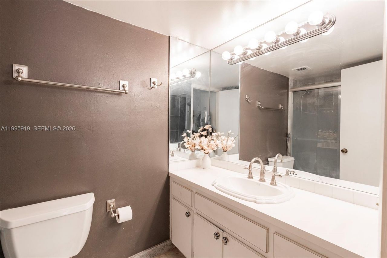 1440 Brickell Bay Dr, Unit 203, Miami, FL 33131 Photo