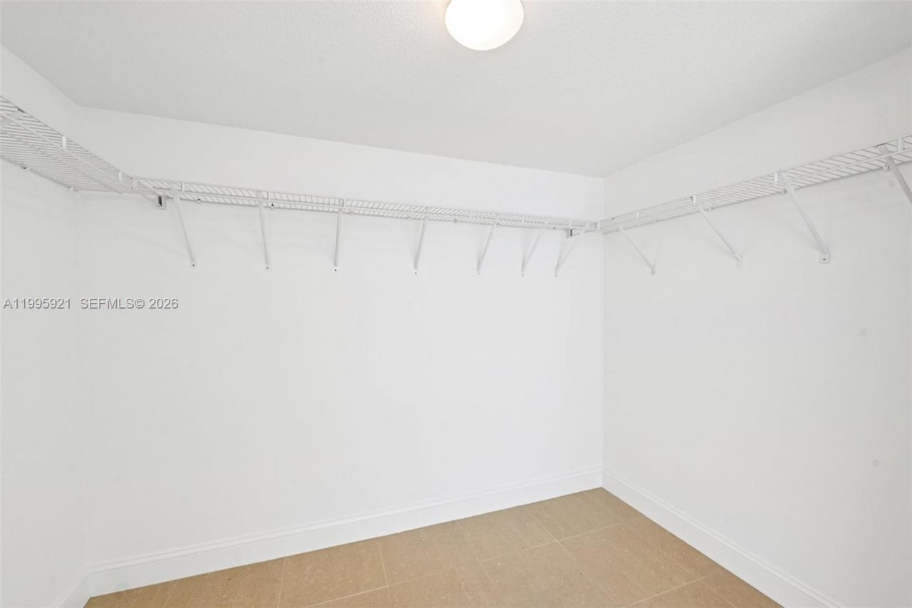 1800 N Bayshore Dr, Unit 2811, Miami, FL 33132 Photo