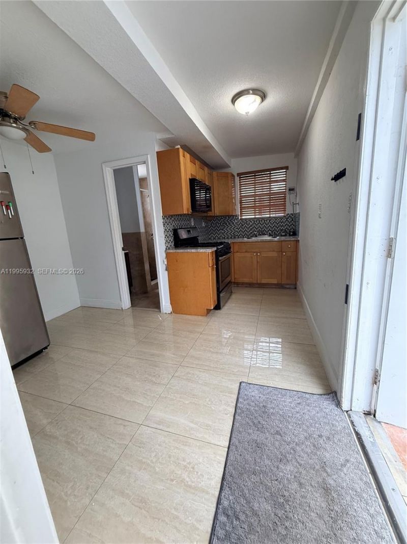 2250 NW 103rd St, Unit B, Miami, FL 33147 Photo