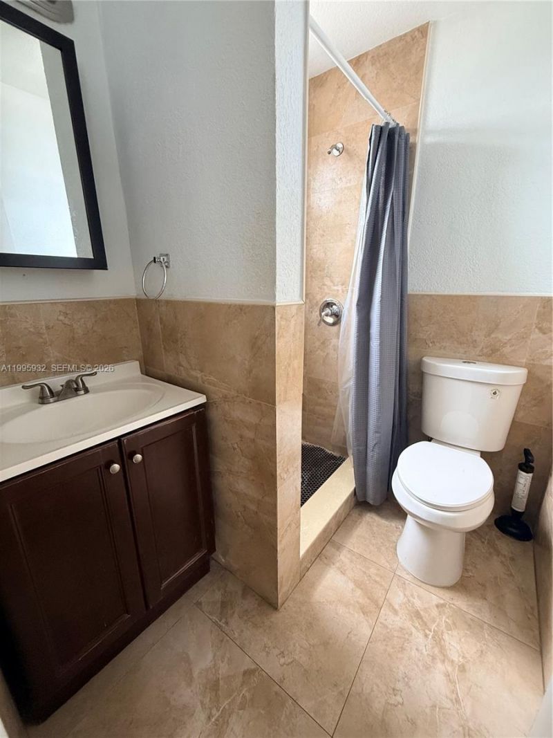 2250 NW 103rd St, Unit B, Miami, FL 33147 Photo