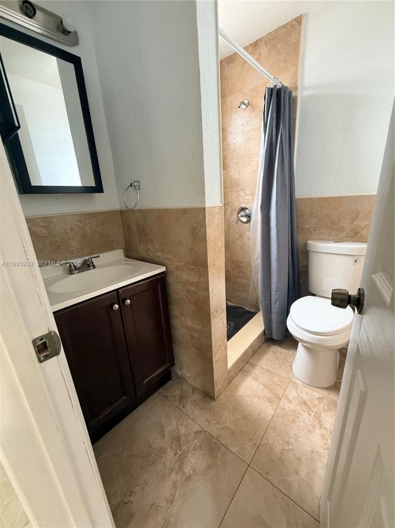 2250 NW 103rd St, Unit B, Miami, FL 33147 Photo