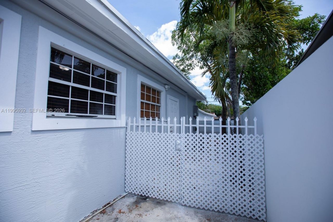 2250 NW 103rd St, Unit B, Miami, FL 33147 Photo