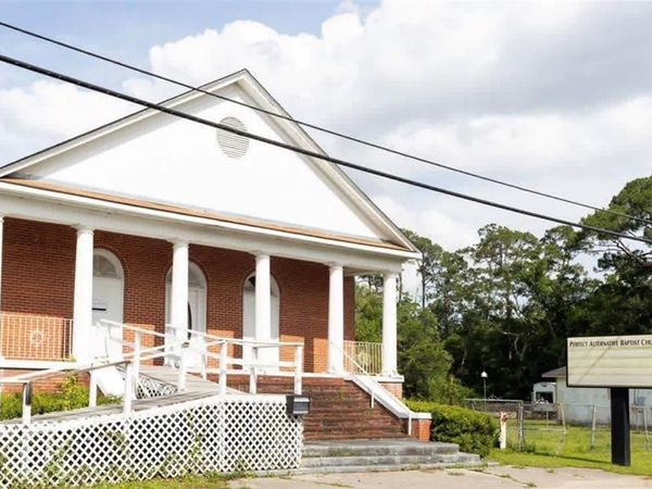 14145 Wintzell Avenue S, Bayou La Batre, AL 36509