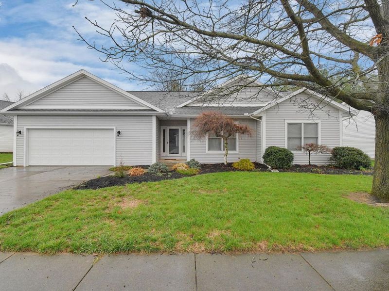 102 Roth Court, Bellevue, OH 44811 Photo 1