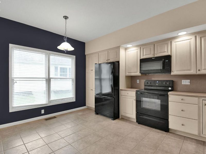 102 Roth Court, Bellevue, OH 44811 Photo 8