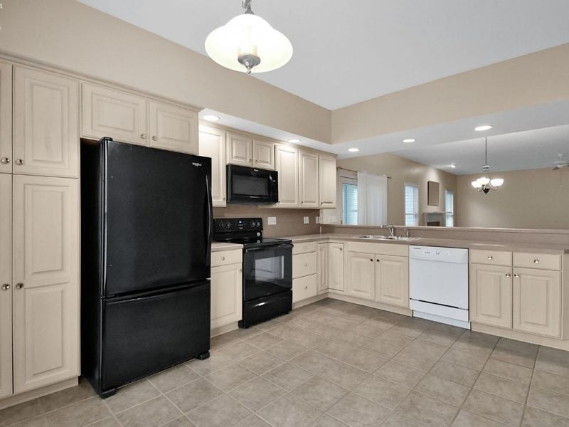 102 Roth Court, Bellevue, OH 44811 Photo 9