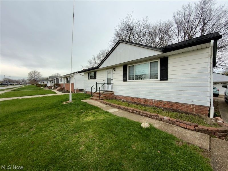 30405 Vineyard Road, Willowick, OH 44095 Photo 2