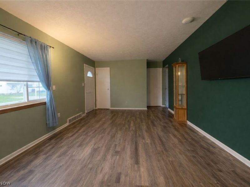 30405 Vineyard Road, Willowick, OH 44095 Photo 3