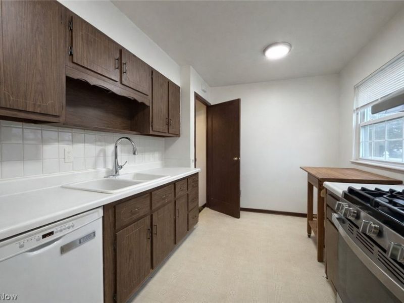 30405 Vineyard Road, Willowick, OH 44095 Photo 5