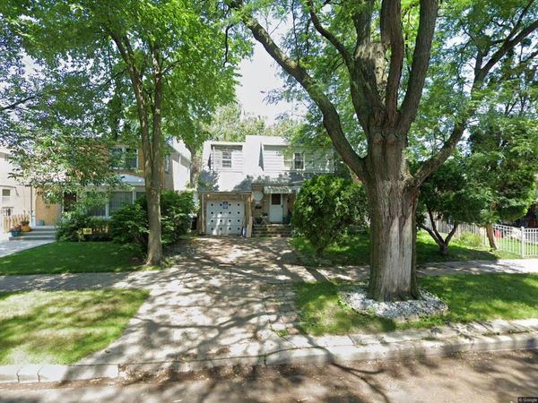 2814 W Balmoral Avenue, Chicago, IL 60625