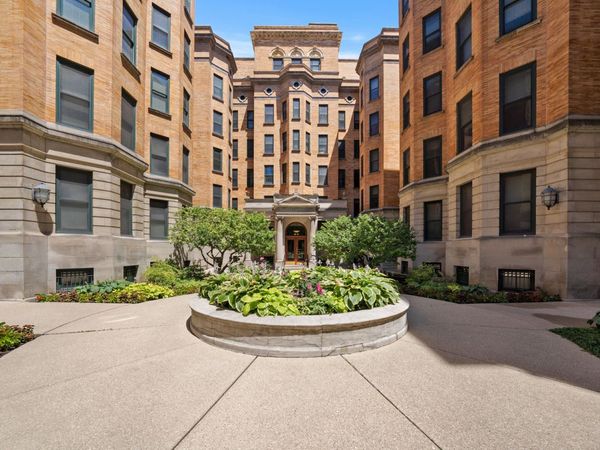 550 W Surf Street, Unit 319, Chicago, IL 60657