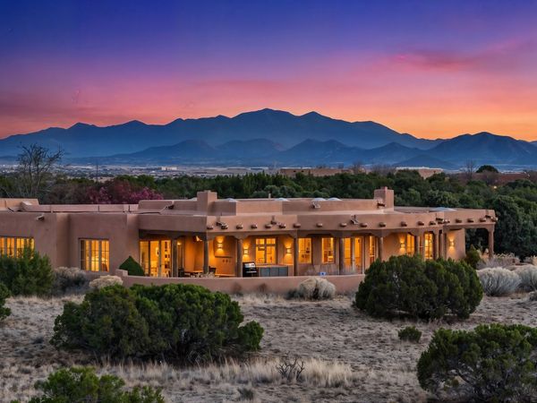 81 W Calle Ventoso, Santa Fe, NM 87506