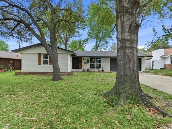 1920 Canterbury Street , Irving, TX 75062