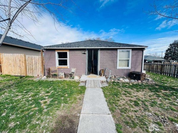 34 SE 4th Avenue , Soap Lake, WA 98851