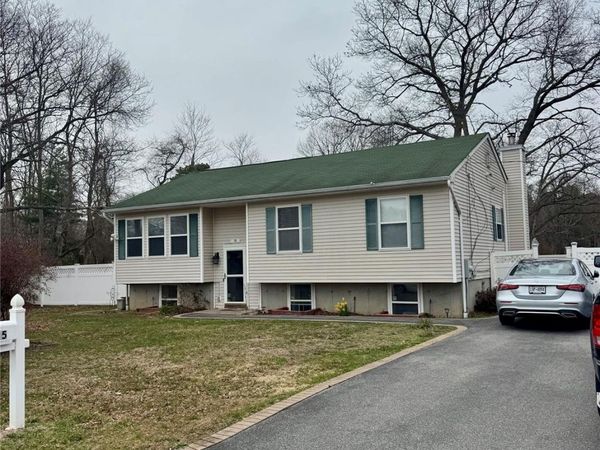 15 New York Ave , Bay Shore, NY 11706