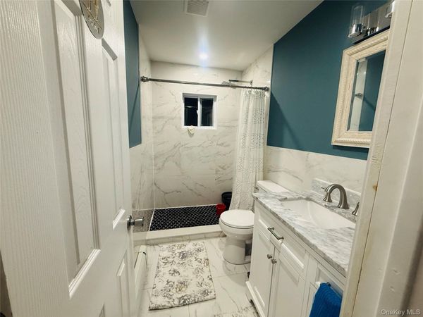 11 Matthew Street , Farmingville, NY 11738