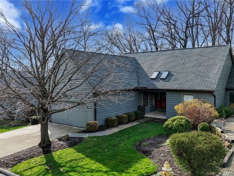 9096 Woodcrest Drive , Brecksville, OH 44141 Photo 1