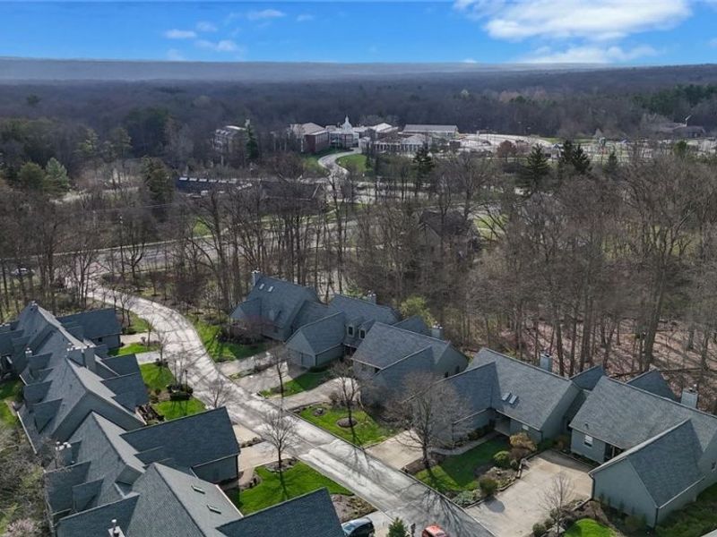 9096 Woodcrest Drive , Brecksville, OH 44141 Photo 2