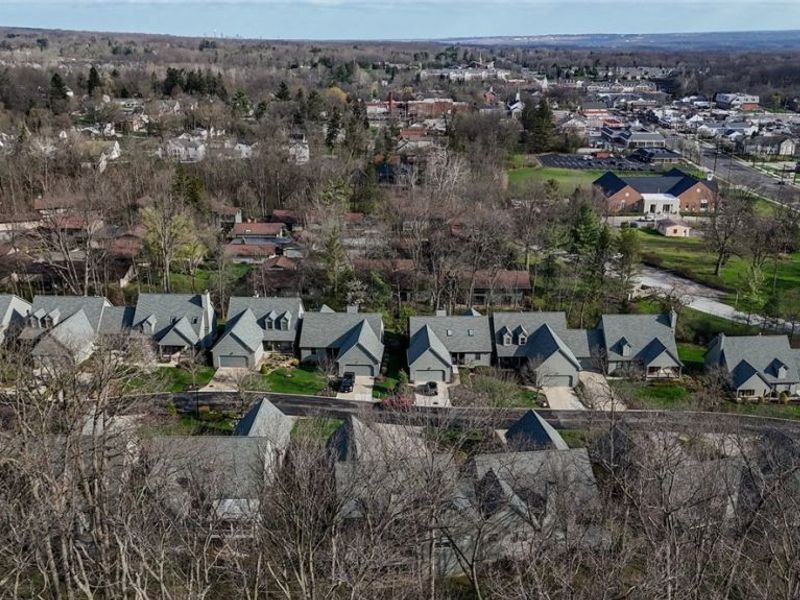 9096 Woodcrest Drive , Brecksville, OH 44141 Photo 3