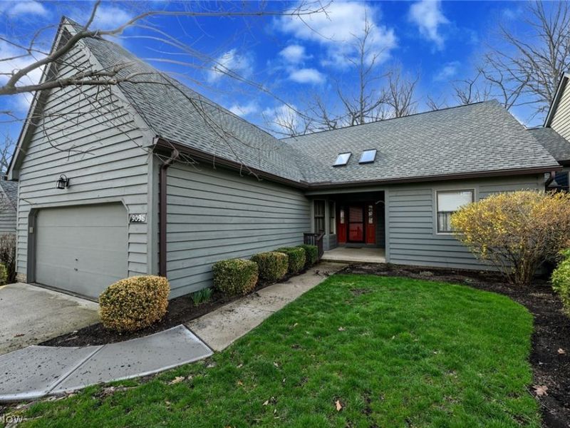 9096 Woodcrest Drive , Brecksville, OH 44141 Photo 4